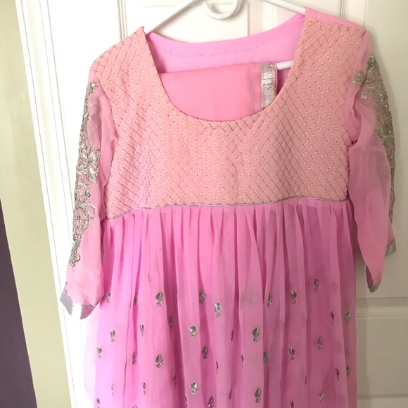 Pink chiffon Indian Dress - Picture 2 of 3